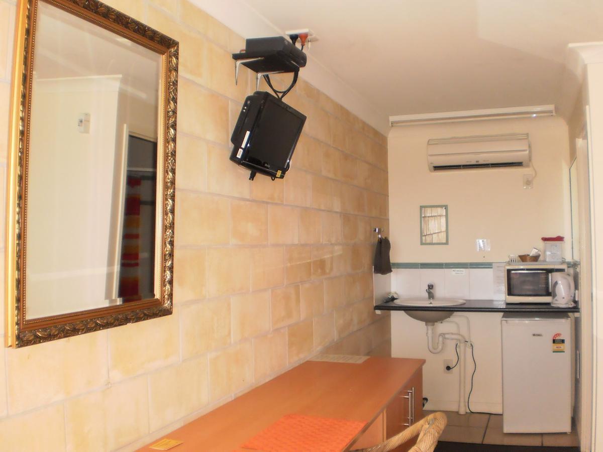 Country View Motel Ilbilbie Bagian luar foto